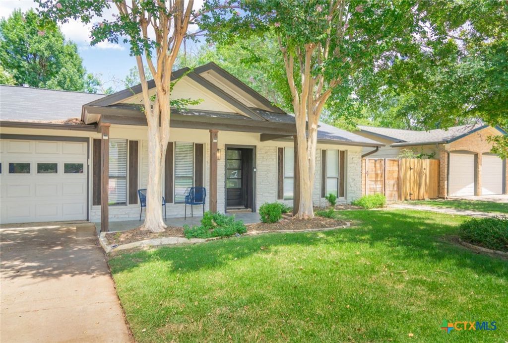 Photo of 7002 Whispering Oaks Drive, Austin, TX 78745 (MLS # 590115)