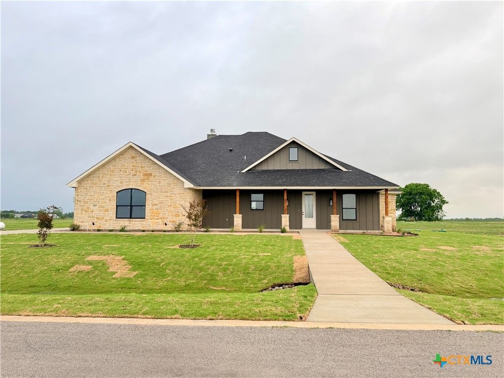 Photo of 107 PR 711, Lott, TX 76656 (MLS # 607461)