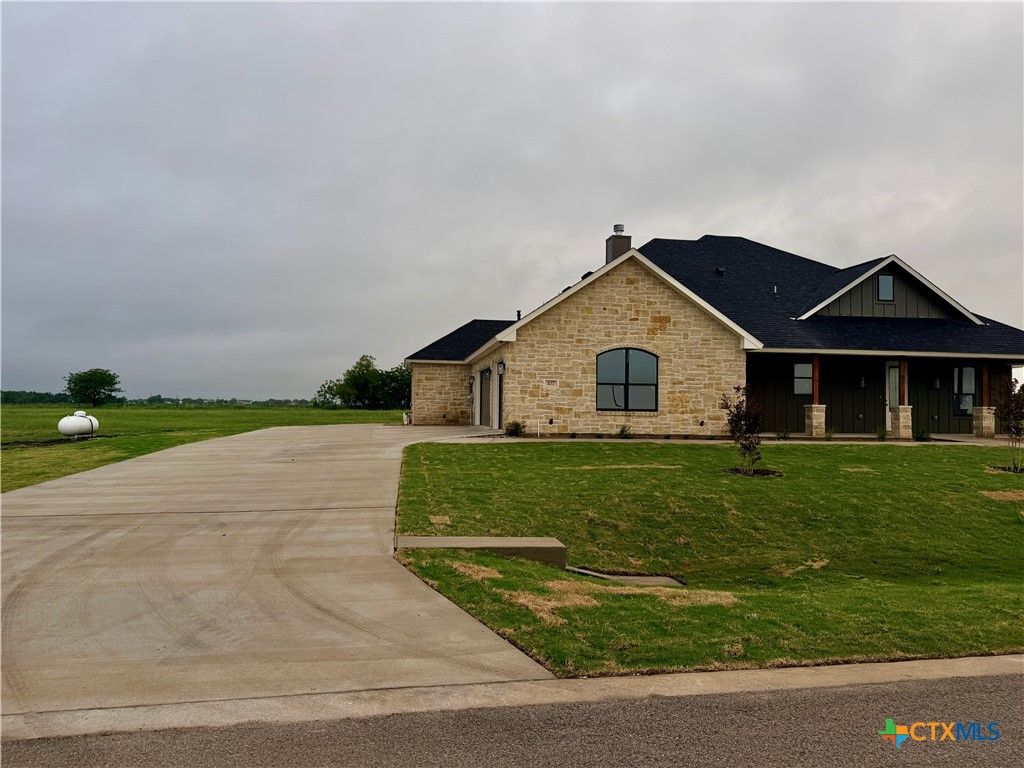 Photo of 107 PR 711, Lott, TX 76656 (MLS # 607461)