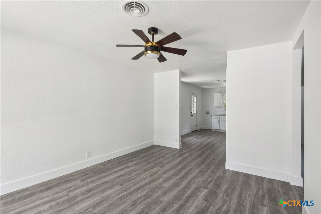 Photo 5 of 17 of 1202 S 2nd Street house
