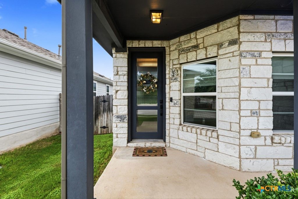 Photo of 129 Lacey Oak Loop, San Marcos, TX 78666 (MLS # 616877)