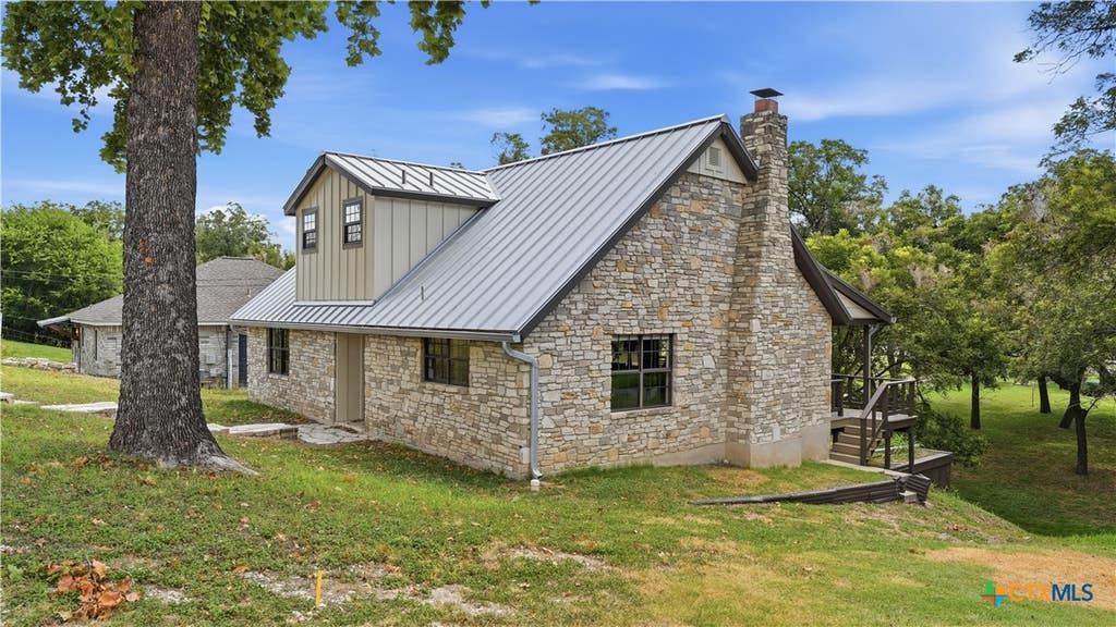 Photo of 721 Ridgeroad Drive, New Braunfels, TX 78130 (MLS # 622748)