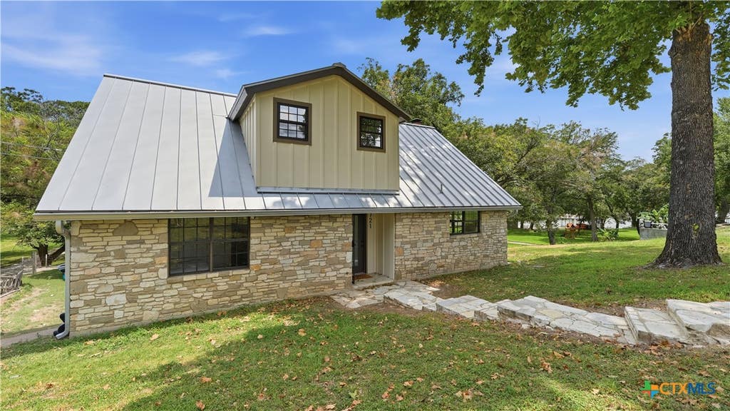 Photo of 721 Ridgeroad Drive, New Braunfels, TX 78130 (MLS # 622748)