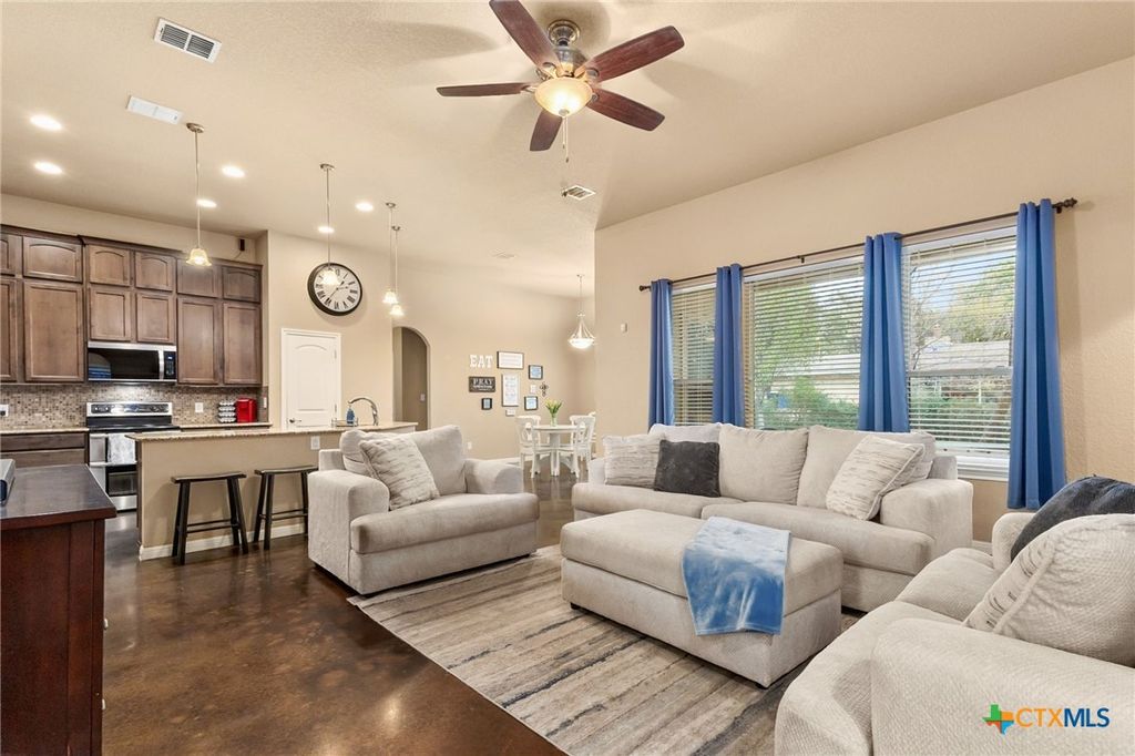 Photo of 820 Mission Hills Drive, New Braunfels, TX 78130 (MLS # 609325)