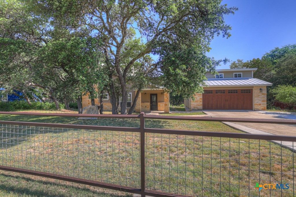 Photo of 3055 Lakeview Drive, Canyon Lake, TX 78133 (MLS # 615880)