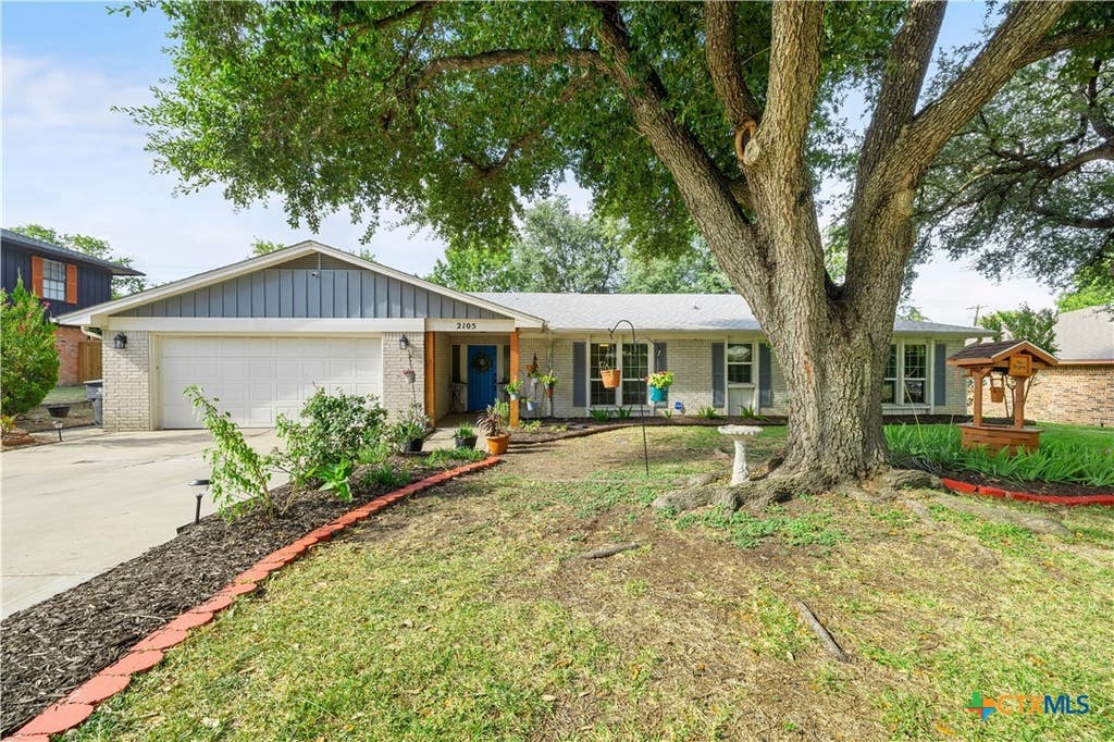 Photo of 2105 Forest Trail, Temple, TX 76502 (MLS # 623095)