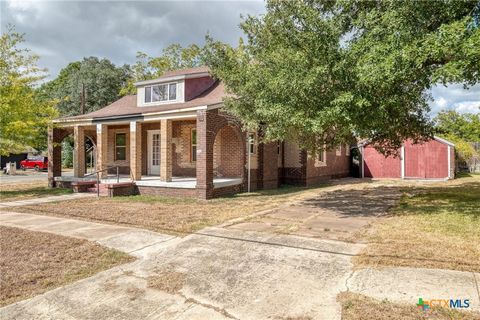 Photo of 116 S Cypress Avenue, Luling, TX 78648 (MLS # 609457)
