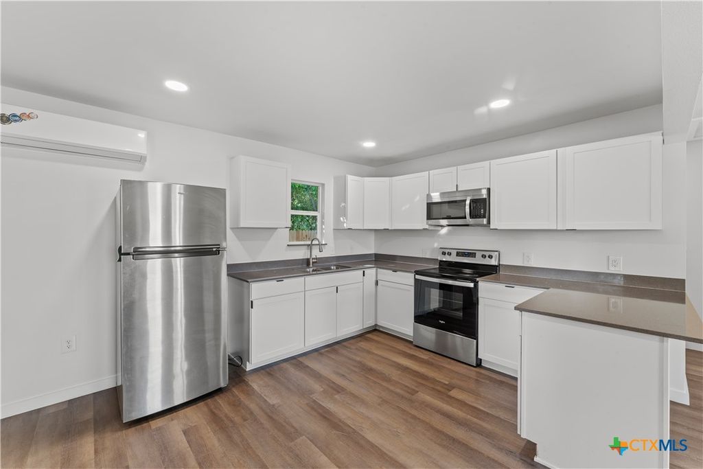 Photo of 112 Linda Drive, San Marcos, TX 78666 (MLS # 608863)