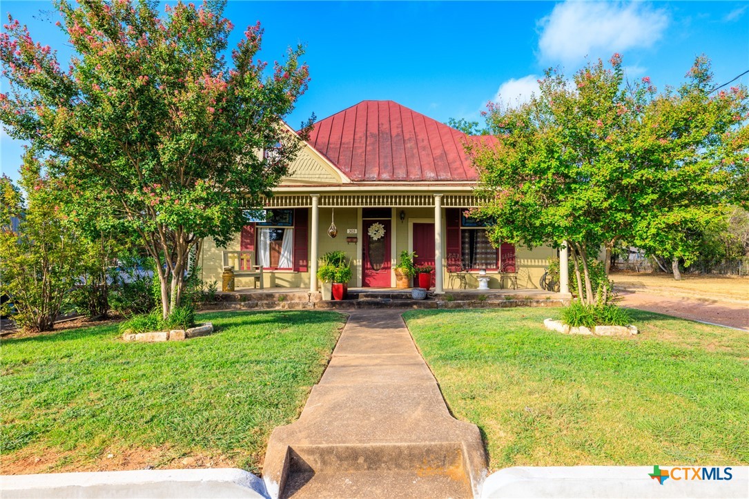 303 W Austin Street
