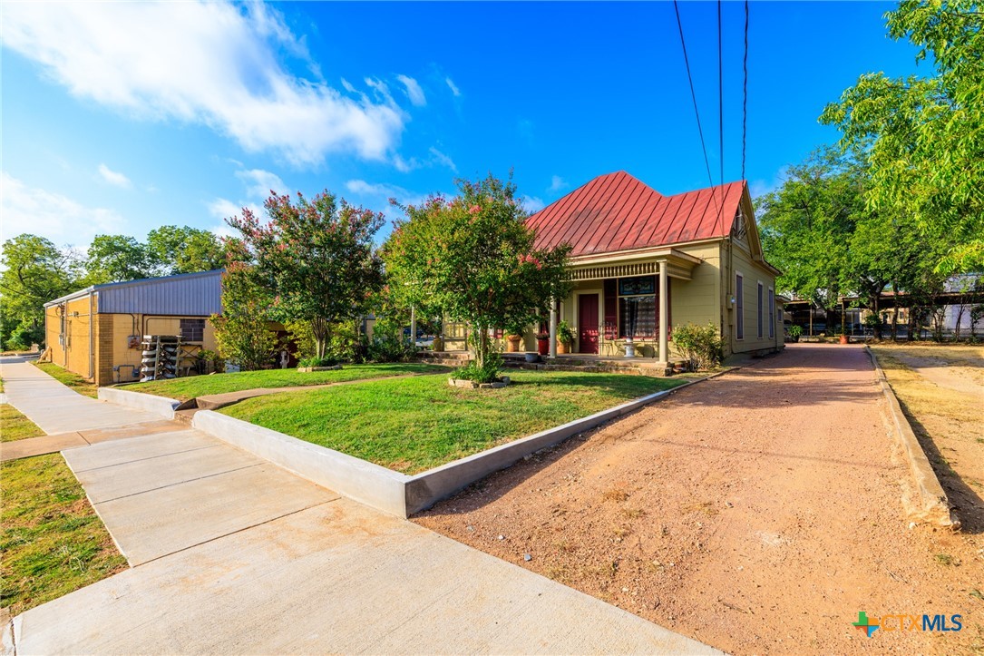 303 W Austin Street