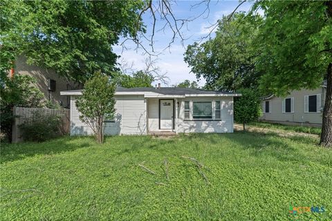 Photo of 408 Veterans Avenue, Copperas Cove, TX 76522 (MLS # 612300)