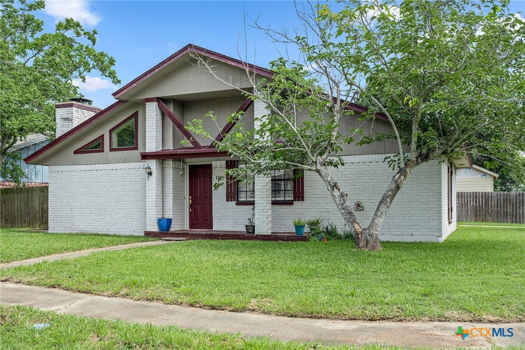 Photo of 102 Sagemont Avenue, Victoria, TX 77904 (MLS # 617461)