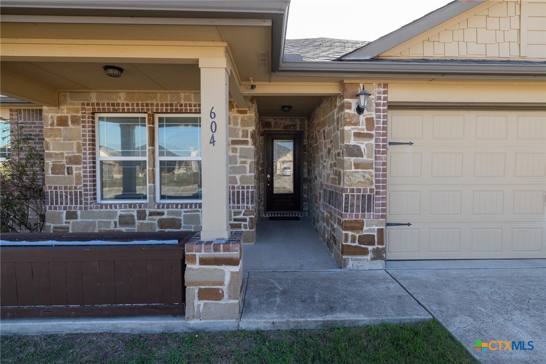 604 W Vega Lane