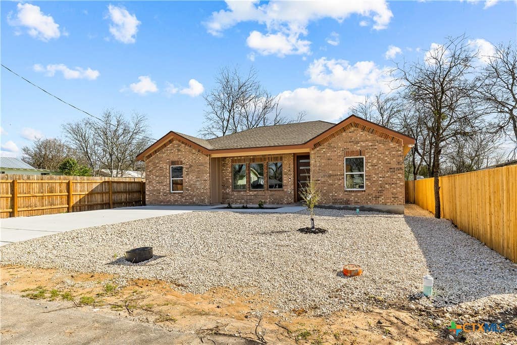 Photo of 209 Troell Street, Seguin, TX 78155 (MLS # 607566)