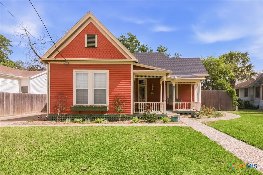 Photo of 306 W Stayton Avenue, Victoria, TX 77901 (MLS # 610110)