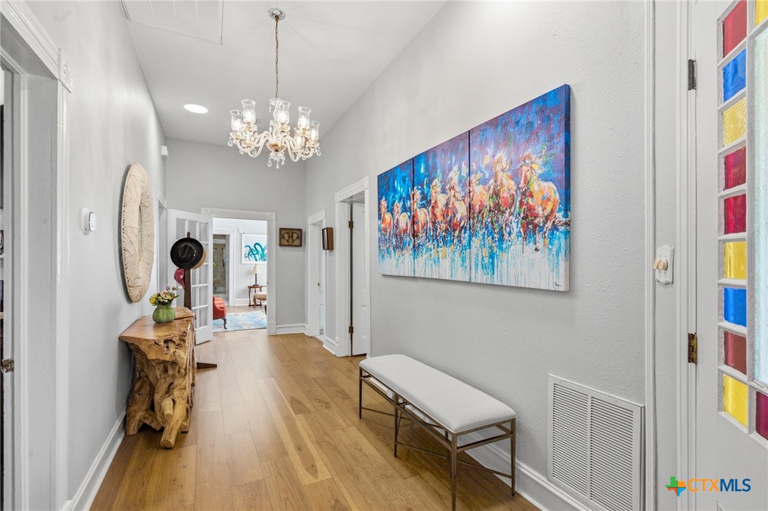 306 W Stayton Avenue