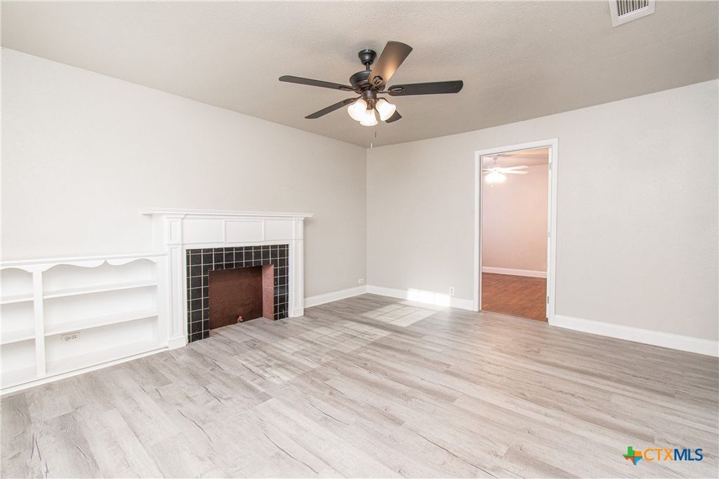 Photo of 803 N 8th Street, Temple, TX 76501 (MLS # 616910)