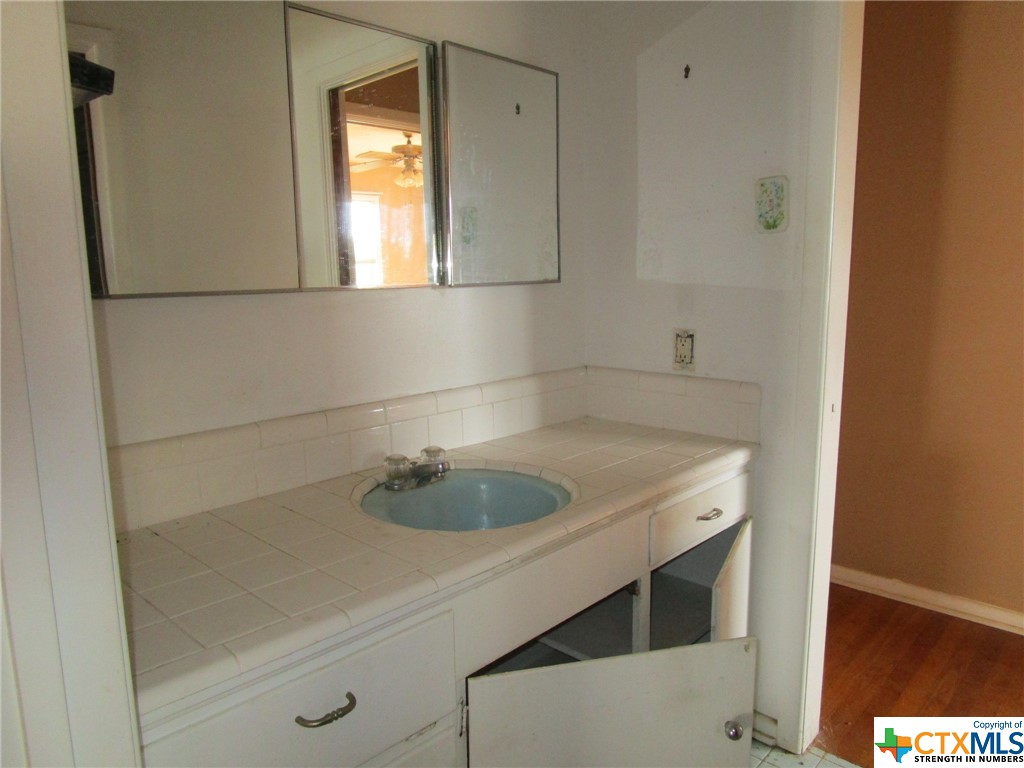 New Braunfels, Texas 78130, United States, 3 Bedrooms Bedrooms, ,2 BathroomsBathrooms,Residential,Pending,73118