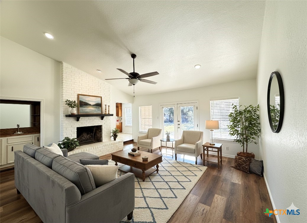 2111 Chinaberry Circle