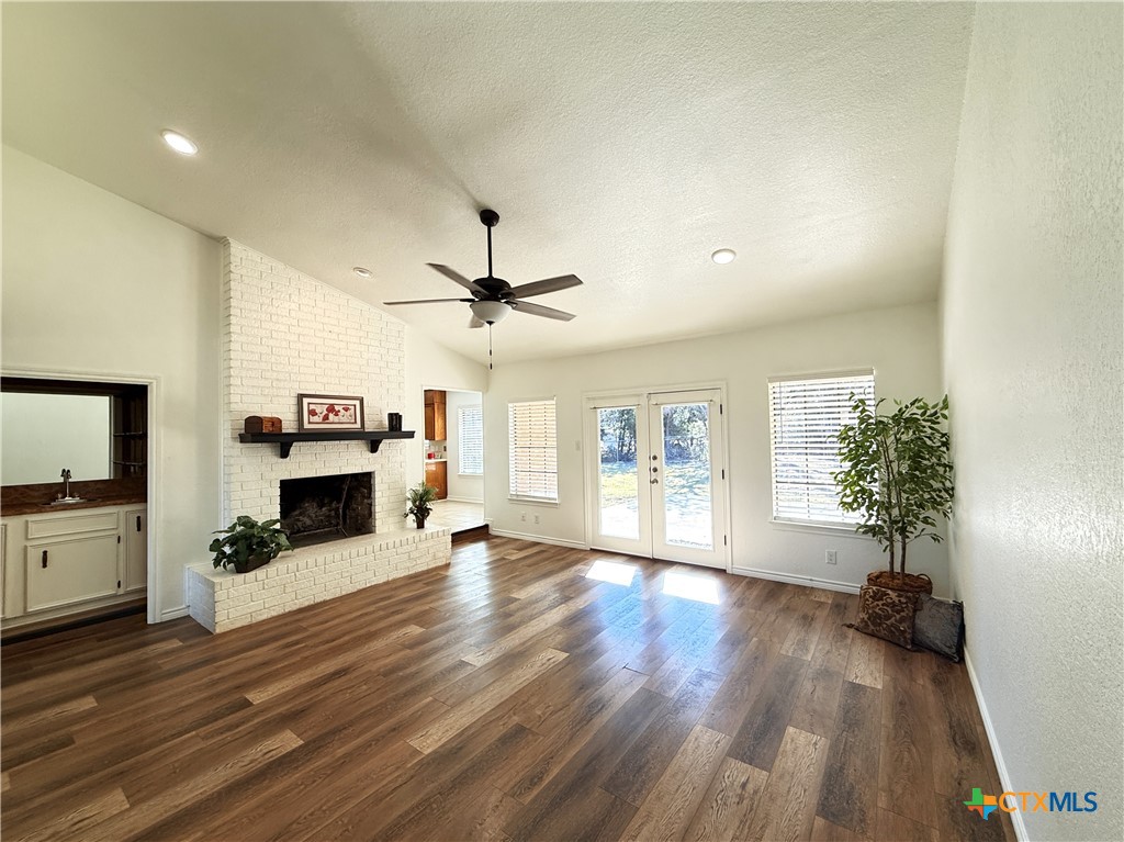 2111 Chinaberry Circle