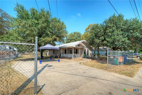Photo of 604 Vargas Road, Austin, TX 78741 (MLS # 594874)