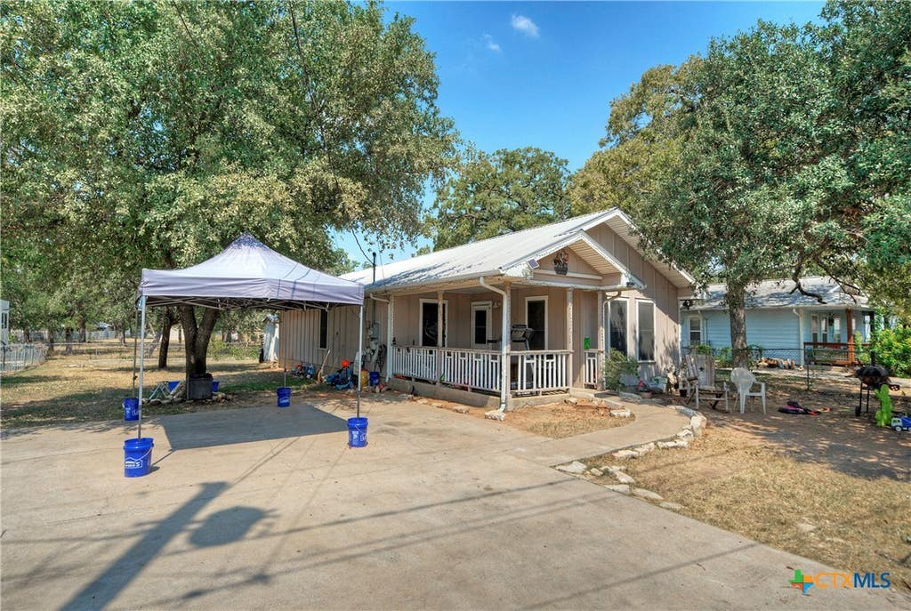 Photo of 604 Vargas Road, Austin, TX 78741 (MLS # 594874)