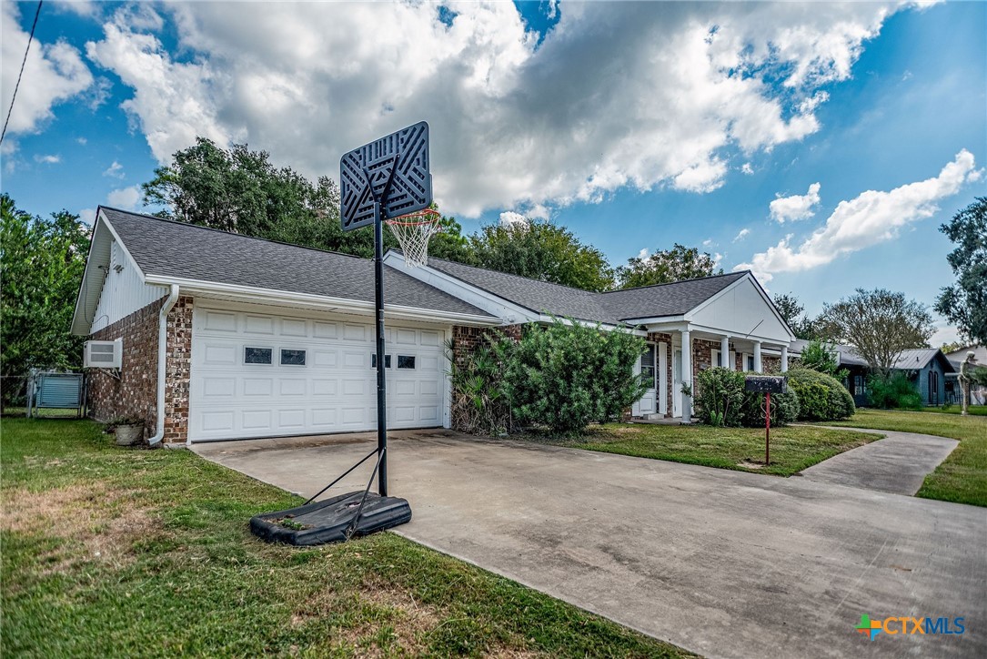 716 Brookhollow Drive