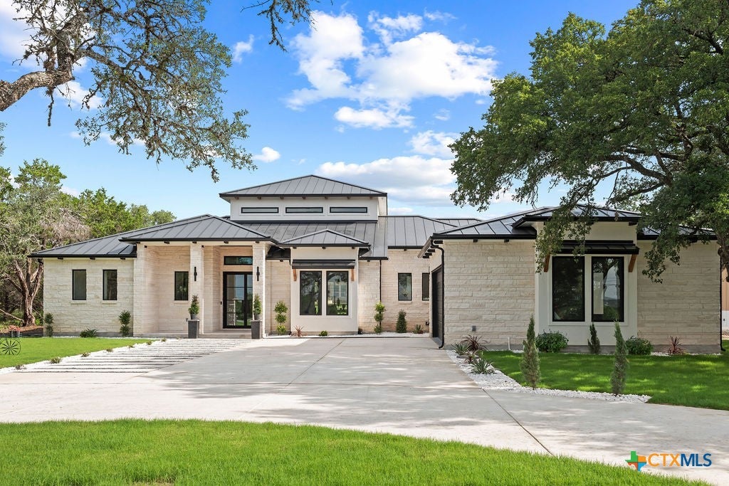 Photo of 226 Bobby Clark Drive, Canyon Lake, TX 78133 (MLS # 585898)