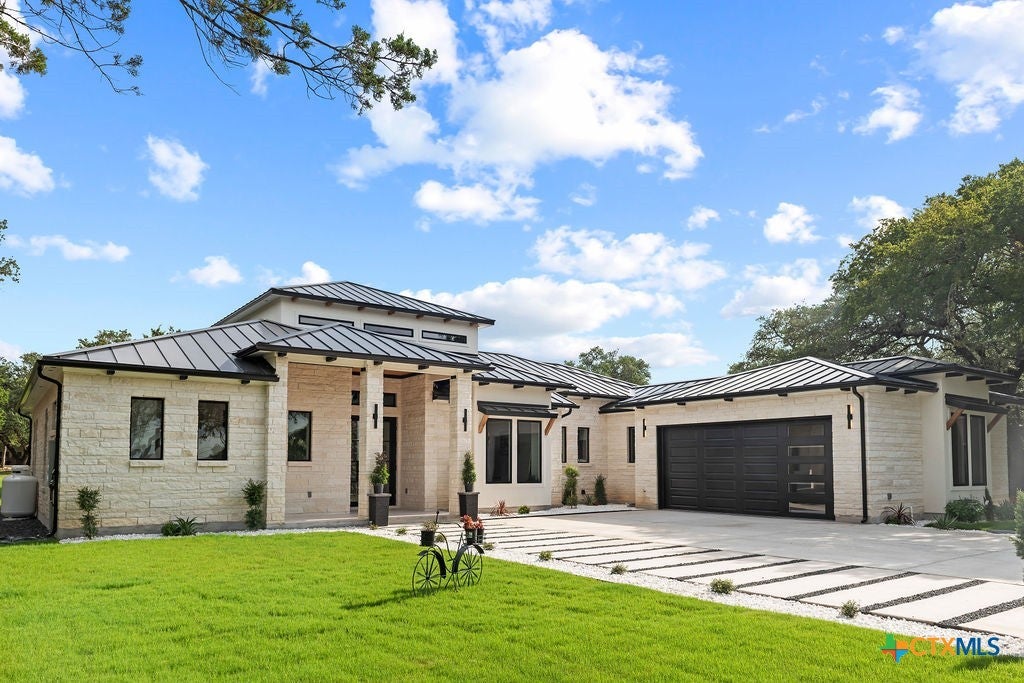 Photo of 226 Bobby Clark Drive, Canyon Lake, TX 78133 (MLS # 585898)
