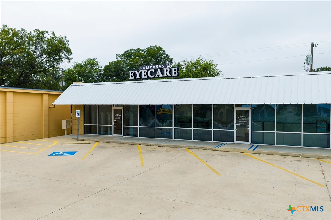 Photo 1 of 40 — 502 S Key Avenue A, Lampasas, TX 76550