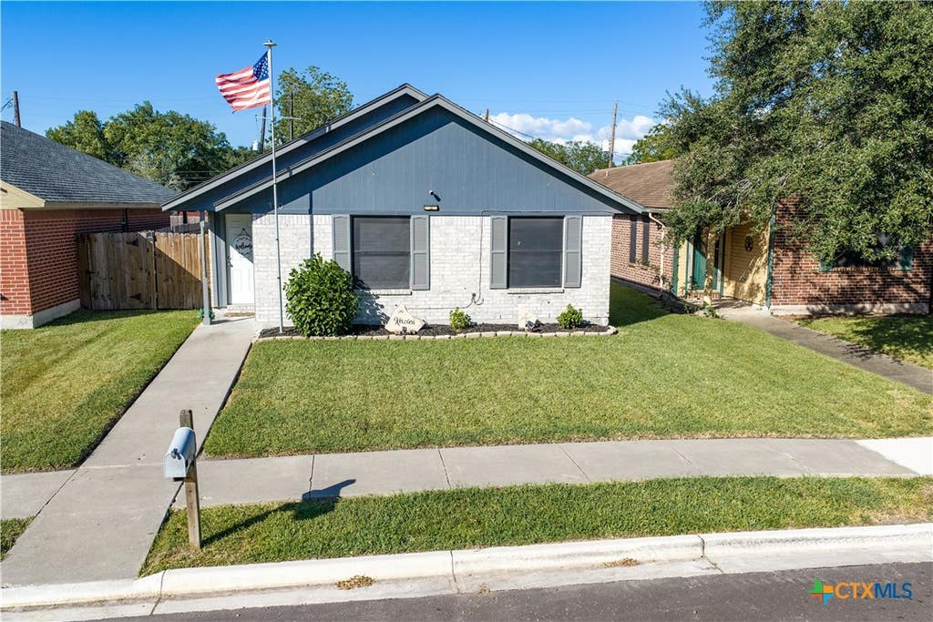 Photo of 110 Idylwood Place, Victoria, TX 77901 (MLS # 621797)
