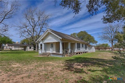 820 W Fairwinds Street Hallettsville TX 77964