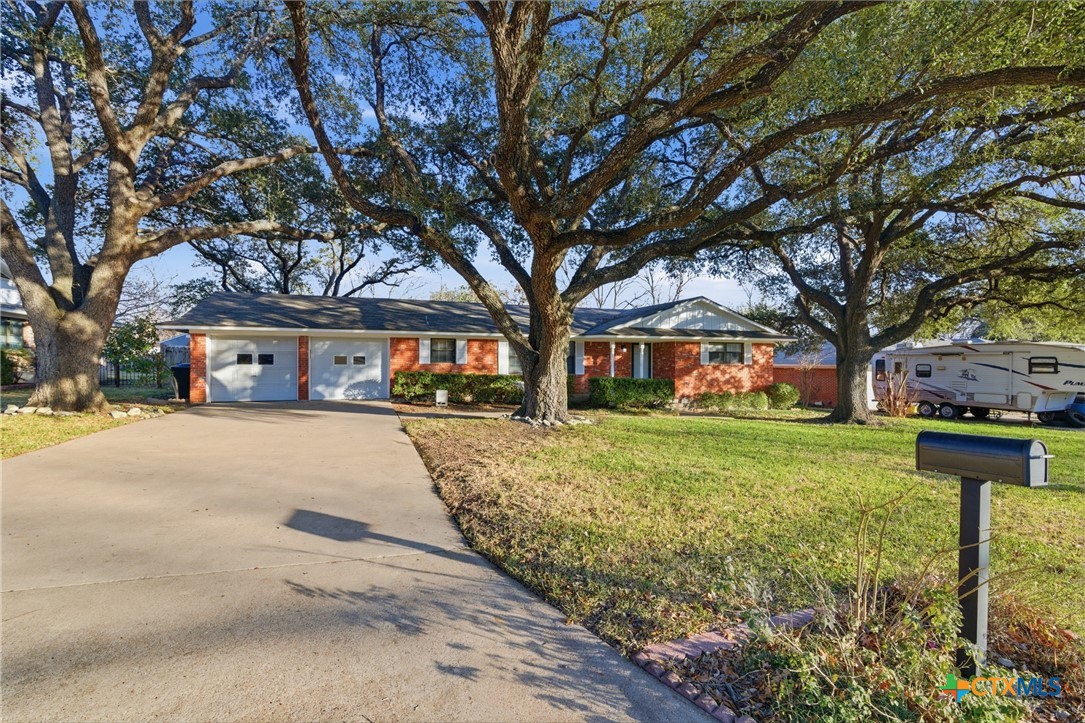 3413 Meadow Oaks Drive