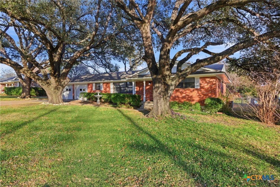 3413 Meadow Oaks Drive