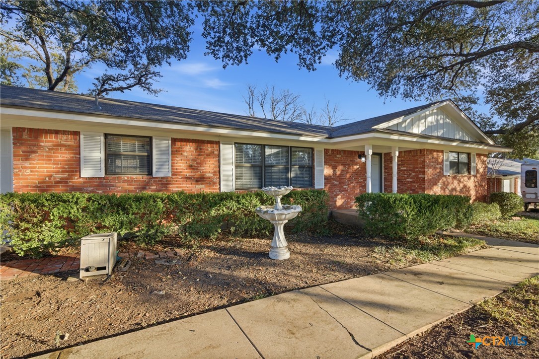 3413 Meadow Oaks Drive