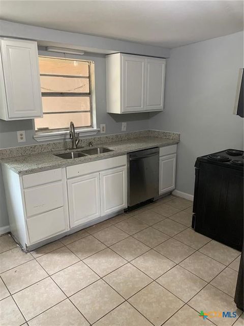 Photo of 1015 Hackberry Street #B, San Marcos, TX 78666 (MLS # 604422)