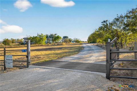 672 County Road 447 Waelder TX 78959