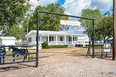 190 Hood Road Inez TX 77968