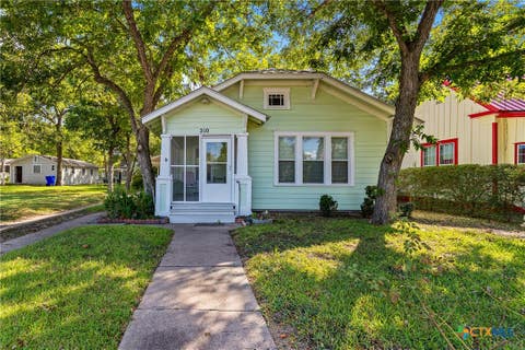 Photo of 210 Pecan Street, Yoakum, TX 77995 (MLS # 622636)