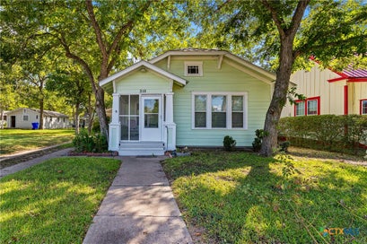 210 Pecan Street Yoakum TX 77995
