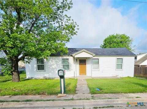 Photo of 409 N 14th Street, Gatesville, TX 76528 (MLS # 610428)