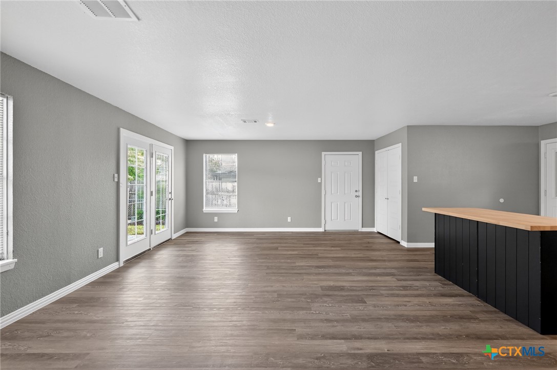1525 Meadow Drive