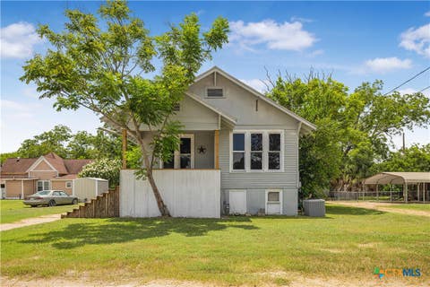 Photo of 414 E Hochheim Street, Yoakum, TX 77995 (MLS # 621250)