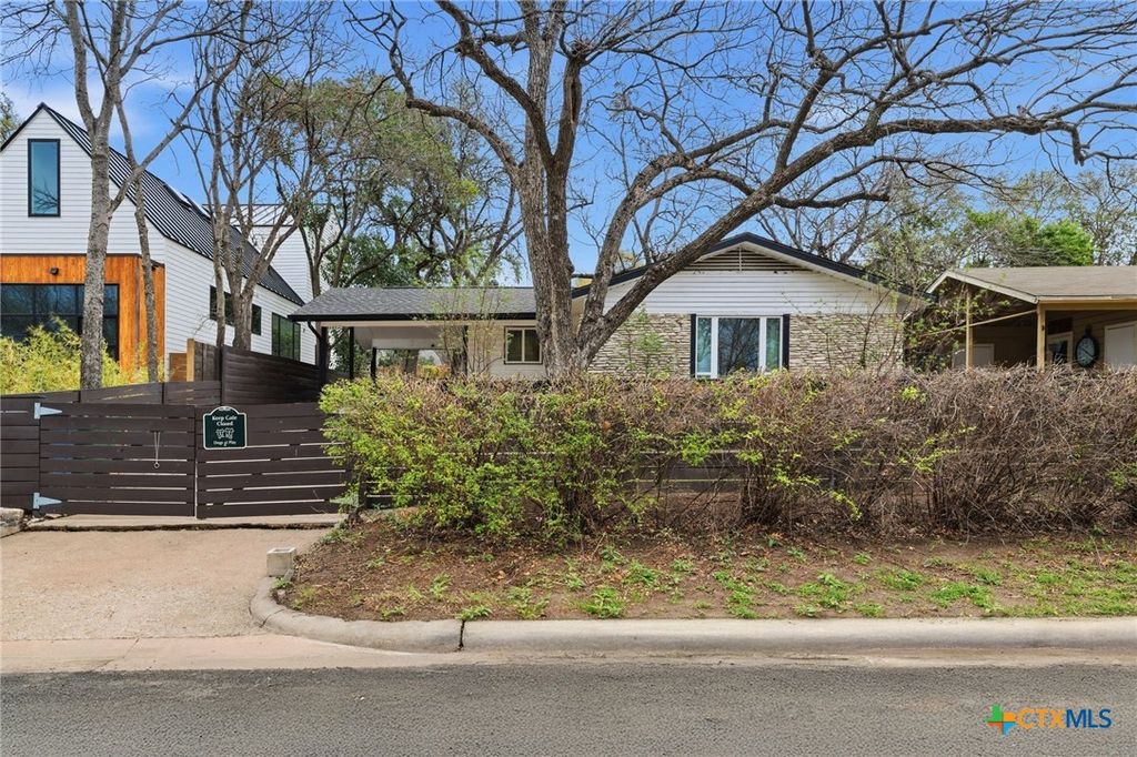 Photo of 2905 Brinwood Avenue, Austin, TX 78704 (MLS # 611314)