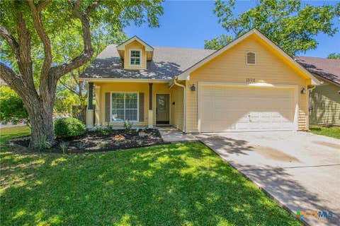 Photo of 1302 N Wall Street, Belton, TX 76513 (MLS # 621378)