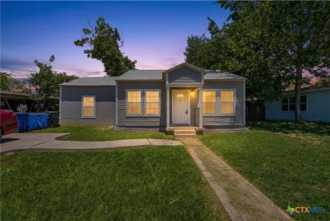 Photo of 630 E Pine Street, Seguin, TX 78155 (MLS # 613856)