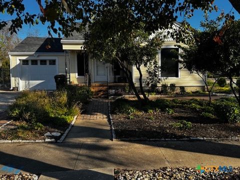 Photo of 1519 S 11th Street, Temple, TX 76504 (MLS # 599566)