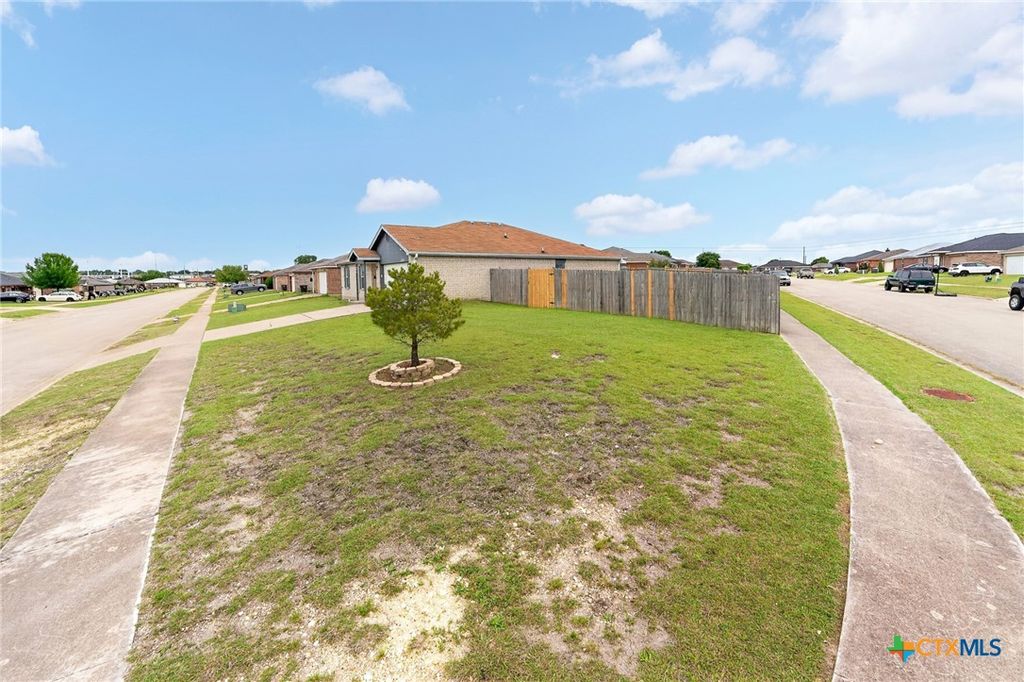 Photo of 3202 Tom Lockett Drive, Killeen, TX 76549 (MLS # 613367)