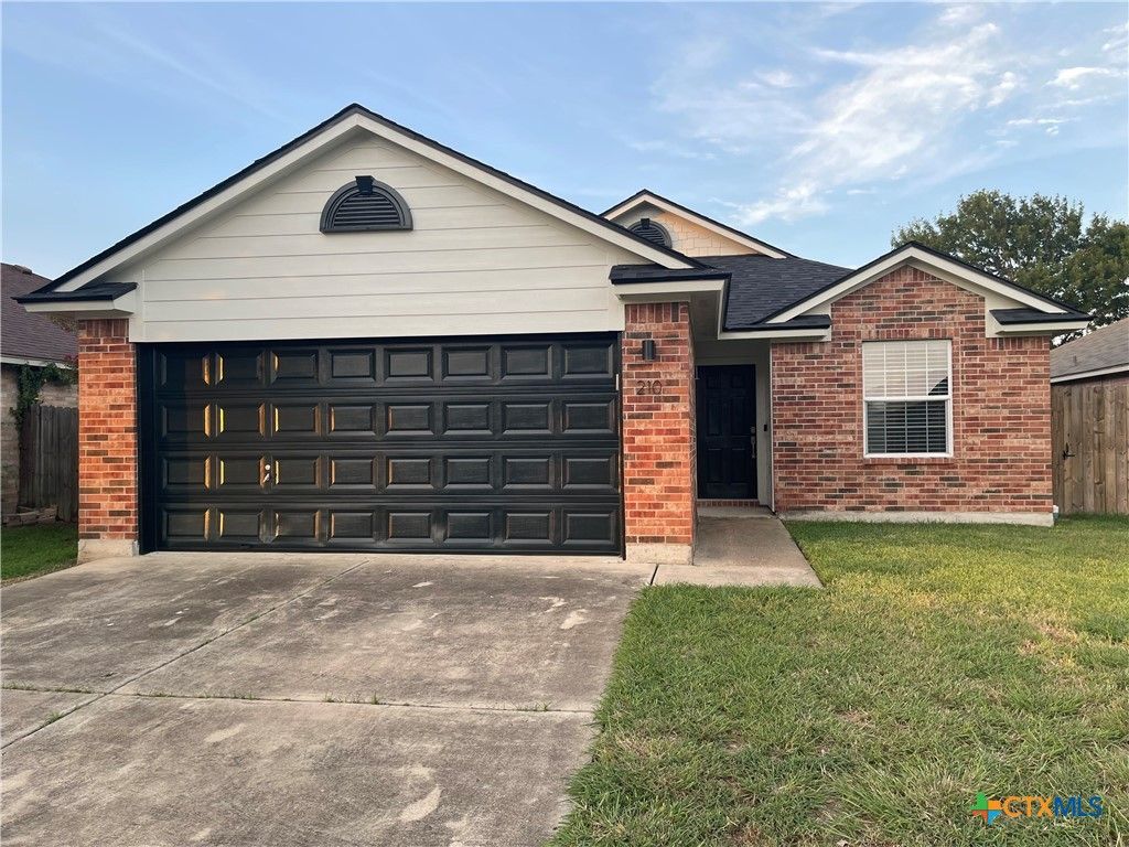 Photo of 210 Yellowstone Drive, Victoria, TX 77904 (MLS # 608763)