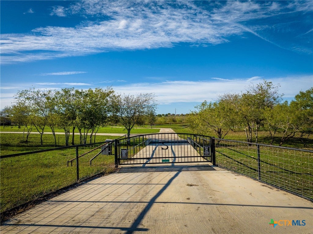 148 Lakecreek Drive